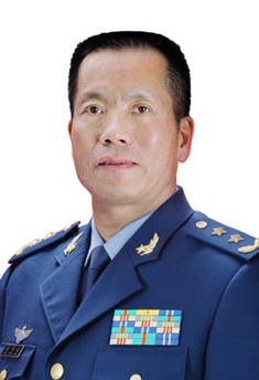 男,汉族,1955年9月生,籍贯湖南溆浦,空军指挥学院作战指挥专业毕业