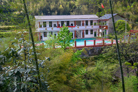 溆浦县文旅局为三江镇金龙小学赠送体育器材