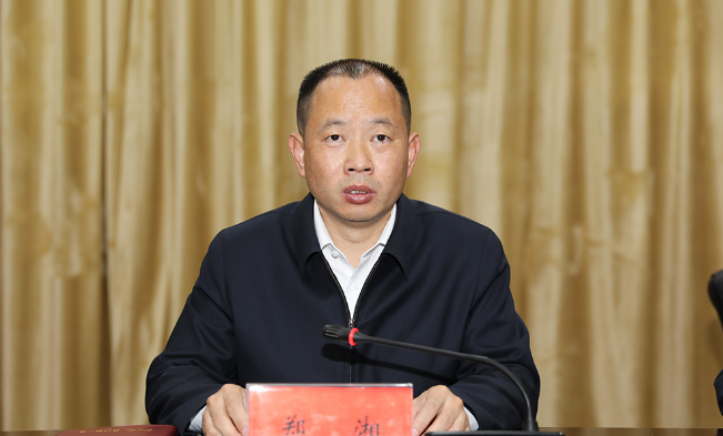 培养乡土人才引进在外人才用好本土人才留住优秀人才把各方面人才集聚